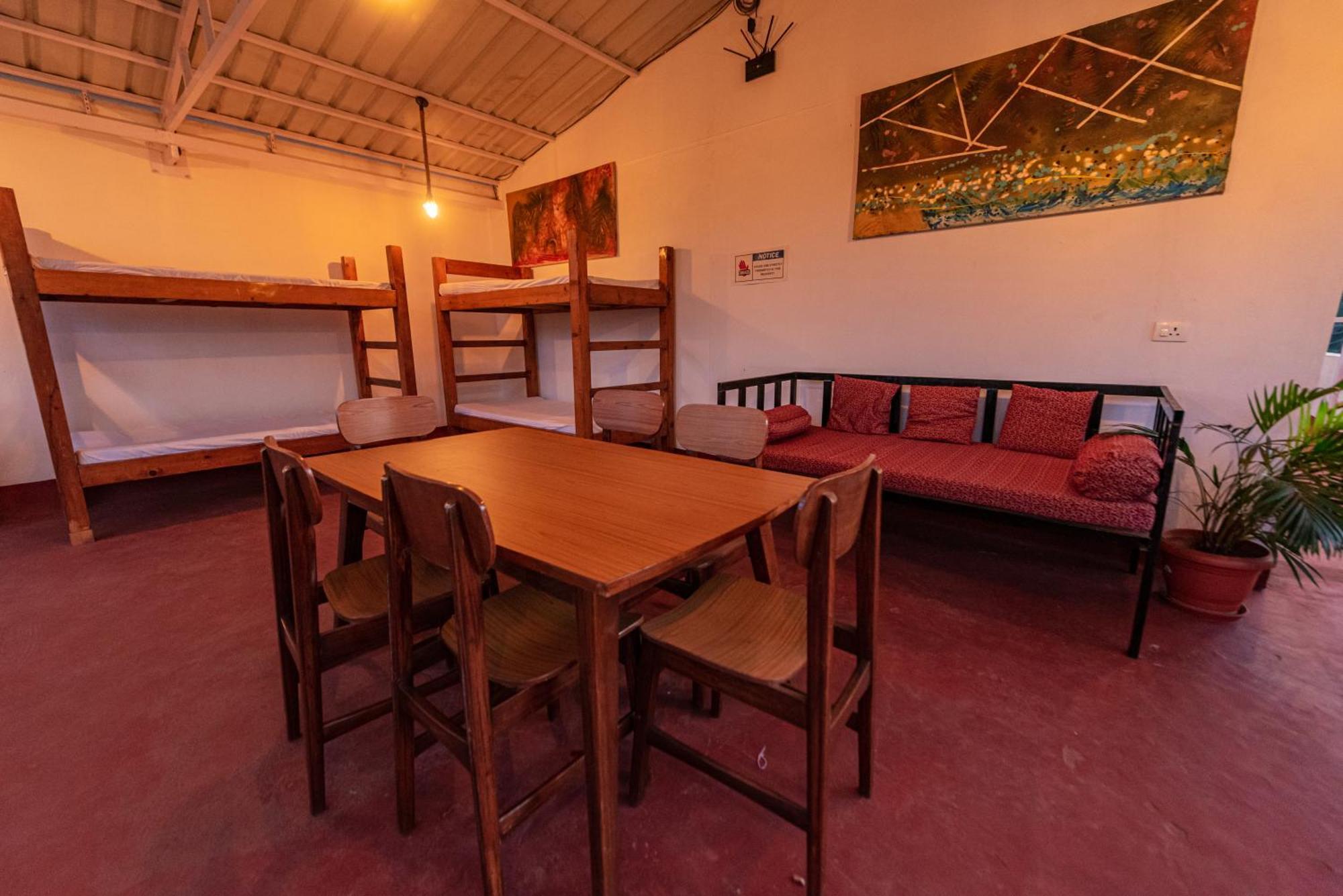 Hotel La Paulo'S Near Beach Resort Morjim Exterior photo