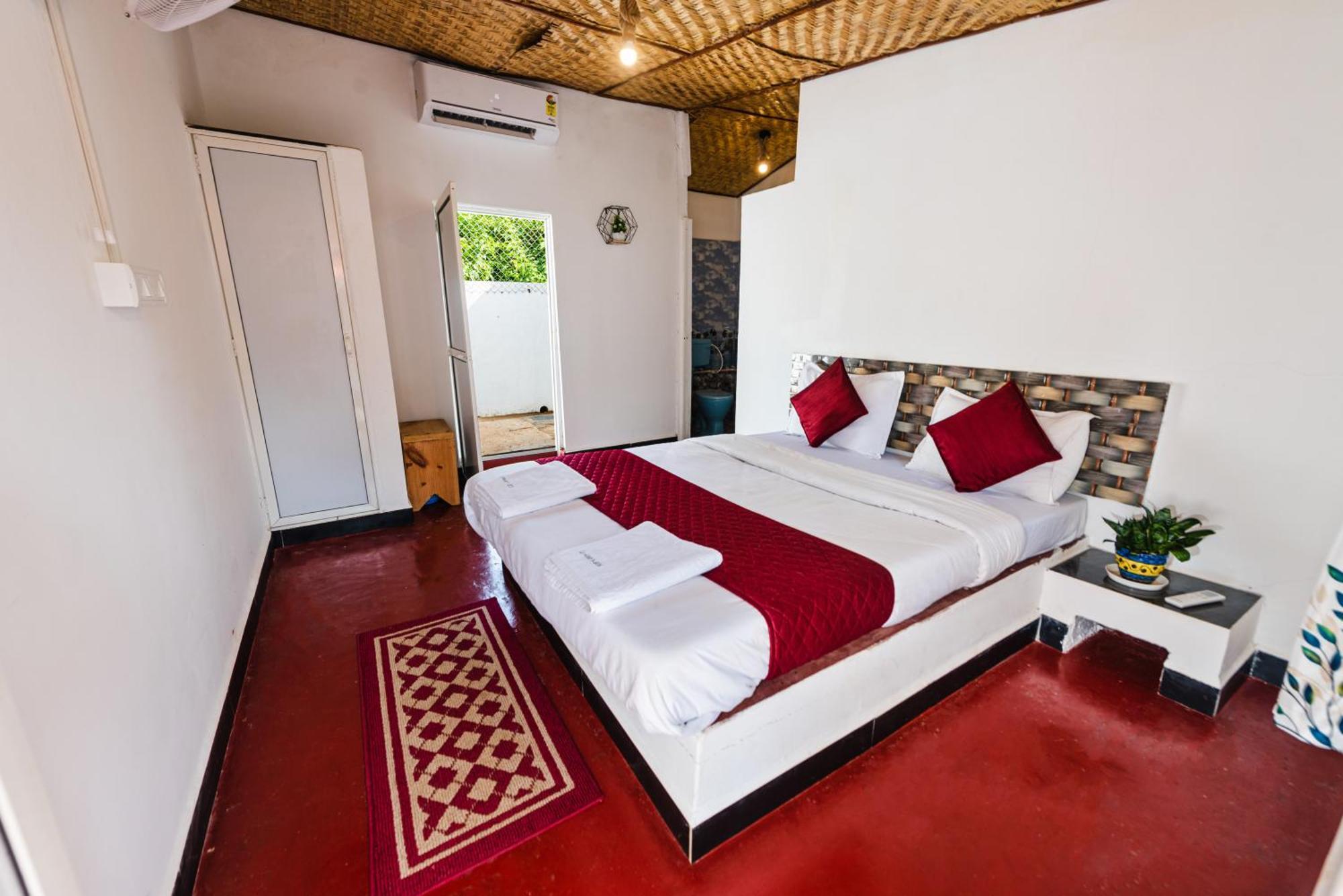 Hotel La Paulo'S Near Beach Resort Morjim Exterior photo