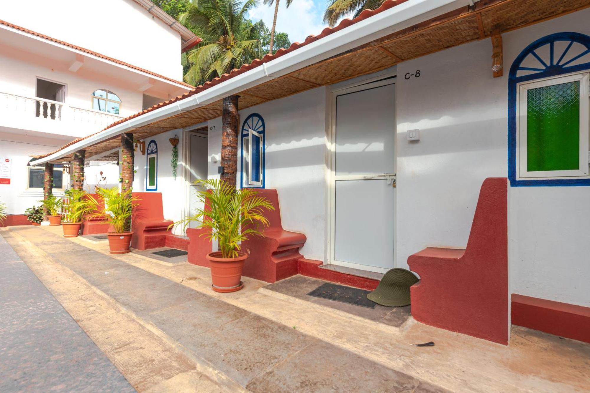 Hotel La Paulo'S Near Beach Resort Morjim Exterior photo
