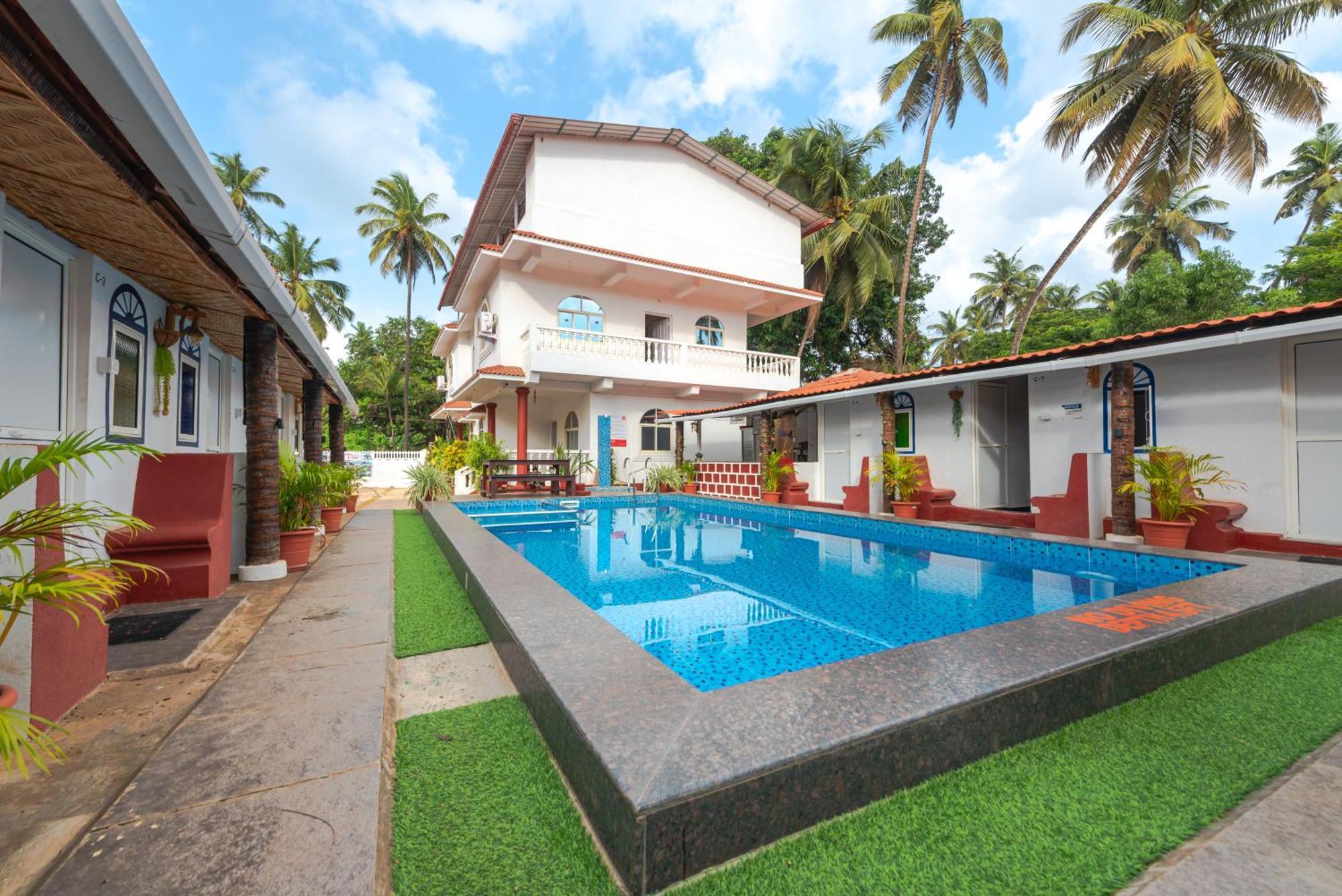 Hotel La Paulo'S Near Beach Resort Morjim Exterior photo